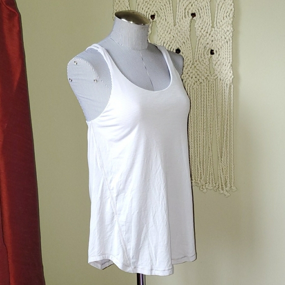 lululemon athletica Tops - Lululemon Lavender Built-in Bra Tank. Like New!